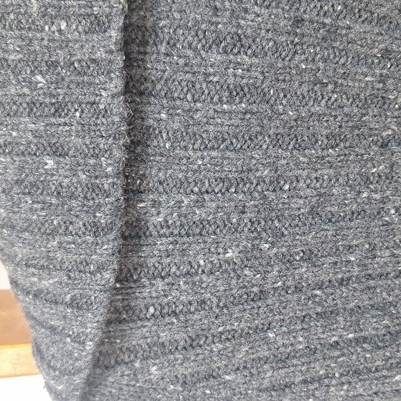 Exquisite Lambswool Tie-Front Sweater with a Luxurious Long Collar Size Small - Picture 6 of 13